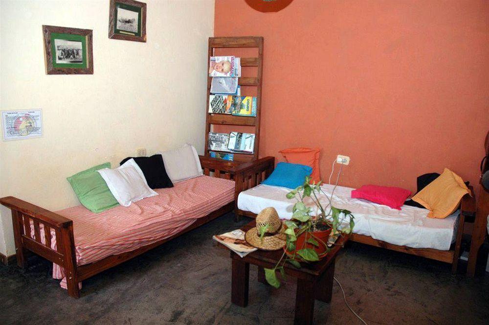 Casa Pueblo Hostel Мендоса Екстер'єр фото